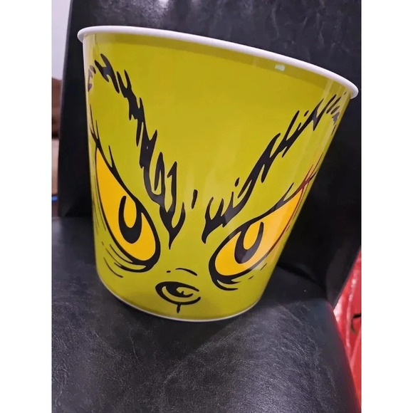 CHRISTMAS GRINCH FACE POPCORN BUCKET 9.5 INCHES WIDE/8 INCHES TALL - BRAND NEW - Picture 7 of 8